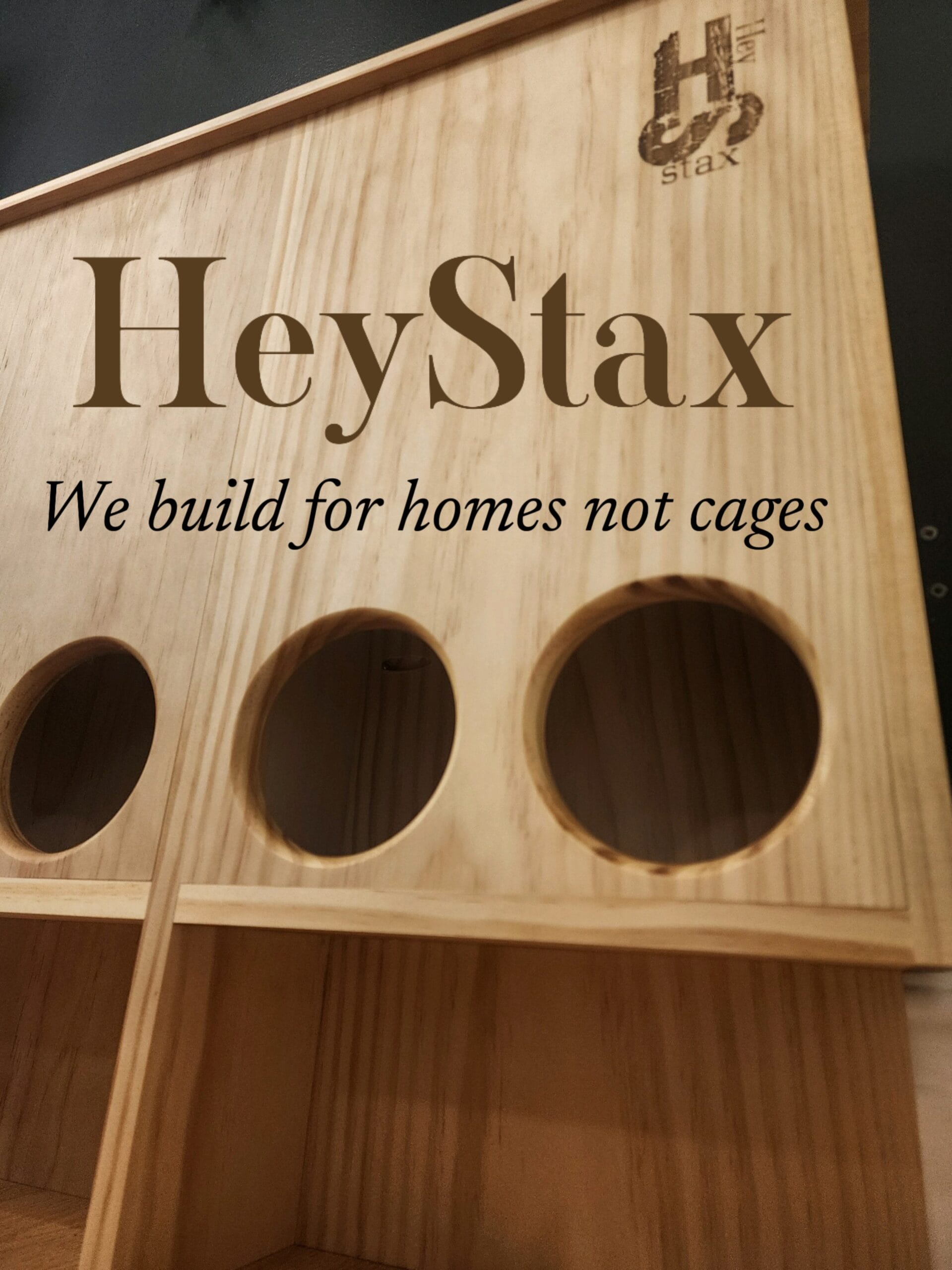 Heystax Bunny Feeder Wooden with Logo